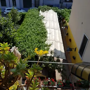 Dora Baltea Monolocale Primo Piano Mansarda Secondo Piano Vérone